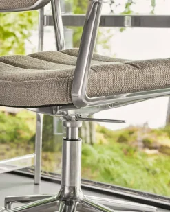 453+ Snurrstol Med Hjul, Polerad Aluminium / Dark Sand