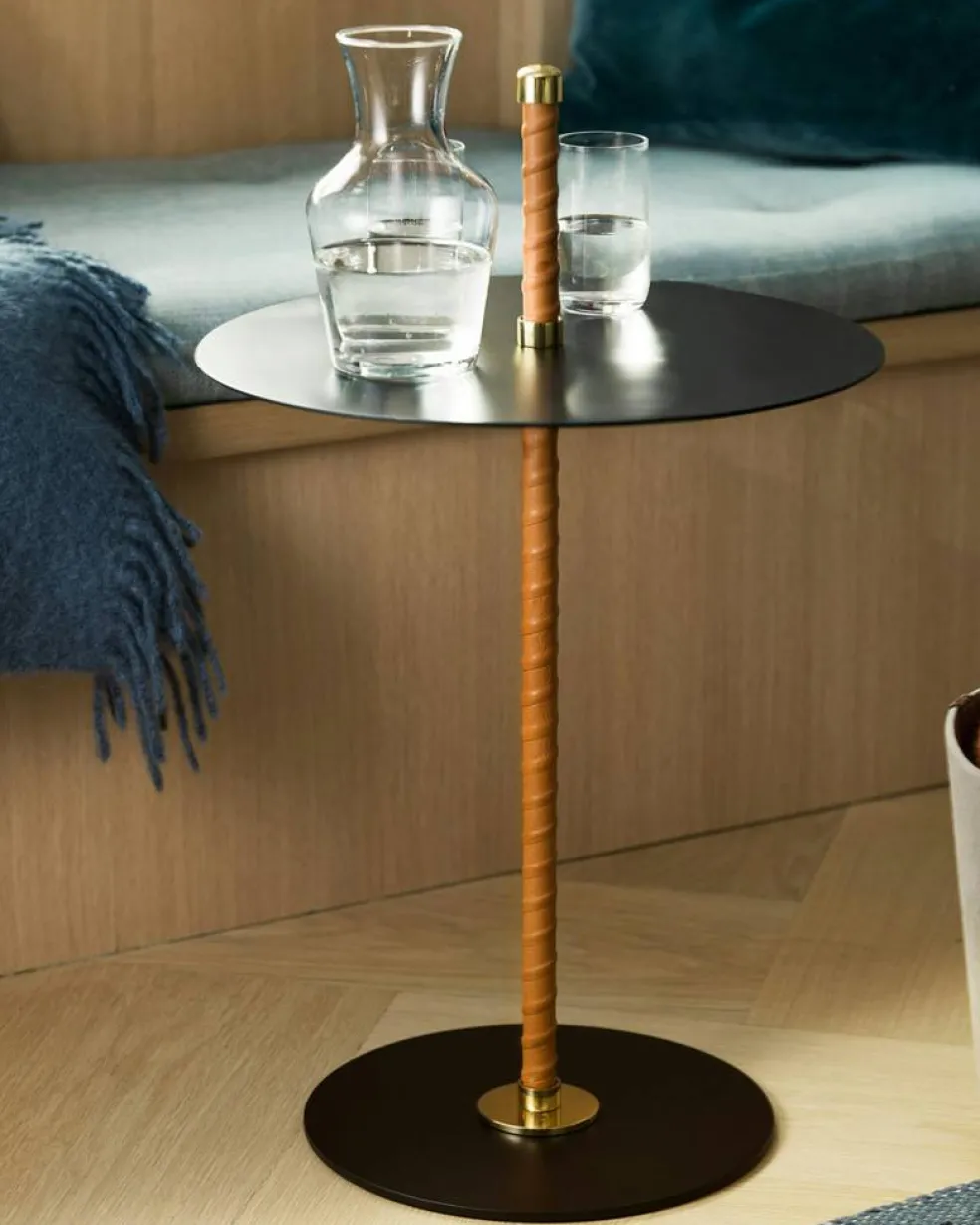 Cabaret Sidobord, Svart