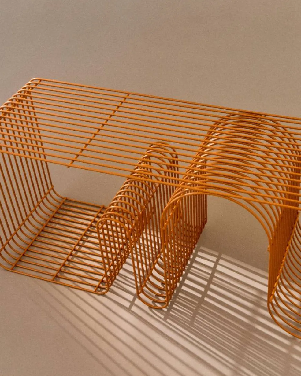 Curva Bänk, Amber