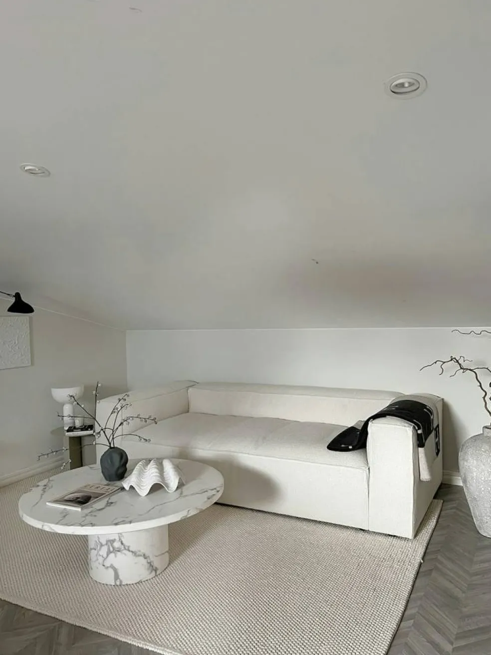 Grand 2-Sitssoffa Bouclétyg, Steam White