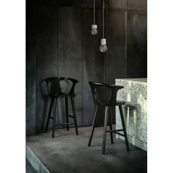 In Between Barstol Sk9, Svartlackad Ek