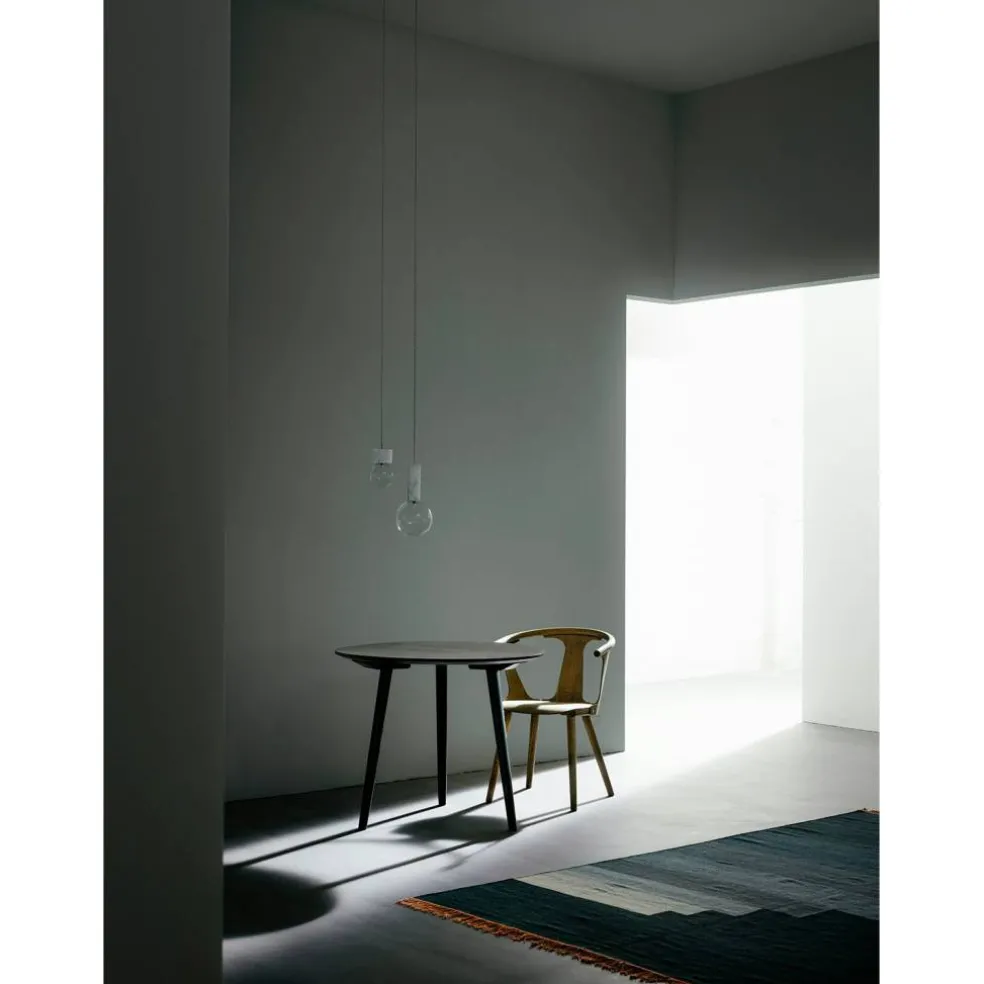 In Between Bord SK3, Svartlackad Ek