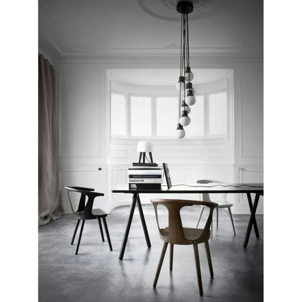In Between Stol Sk1, Svartlackad Ek
