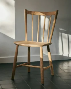 J41 Stol, Lacquered Oak