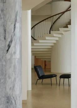 Muno LN18 Loungefåtölj, Warm Black / Svart Läder