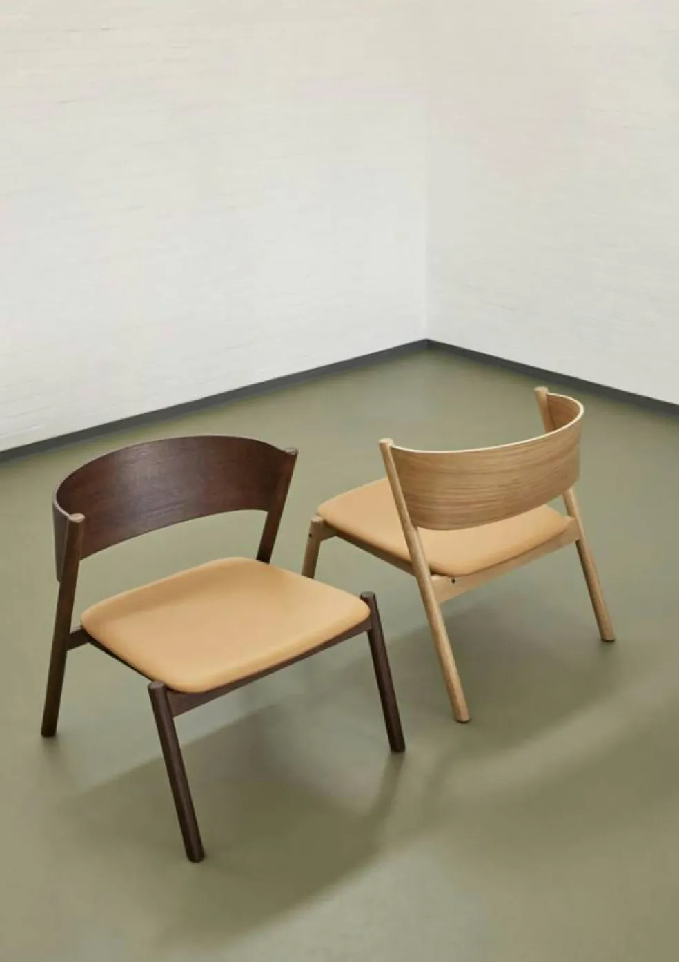 Oblique Loungestol, Mörkbrun