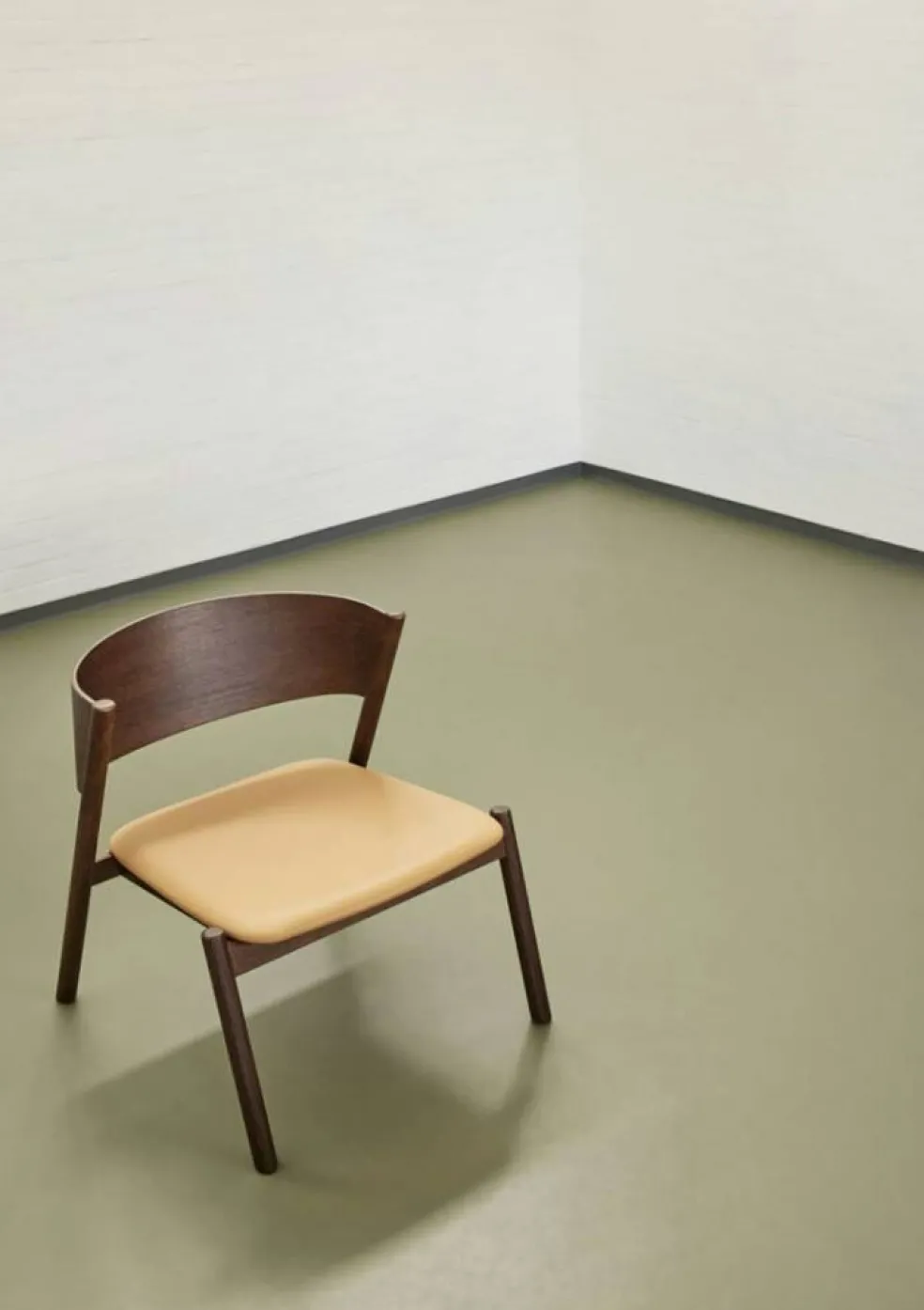 Oblique Loungestol, Mörkbrun