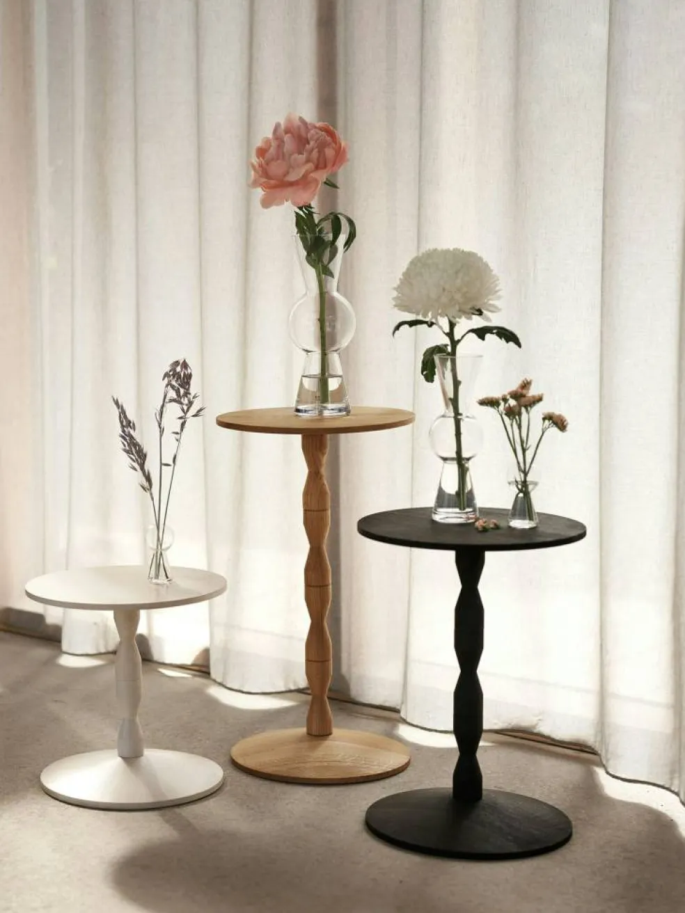Pedestal Sidobord Ek, Ek
