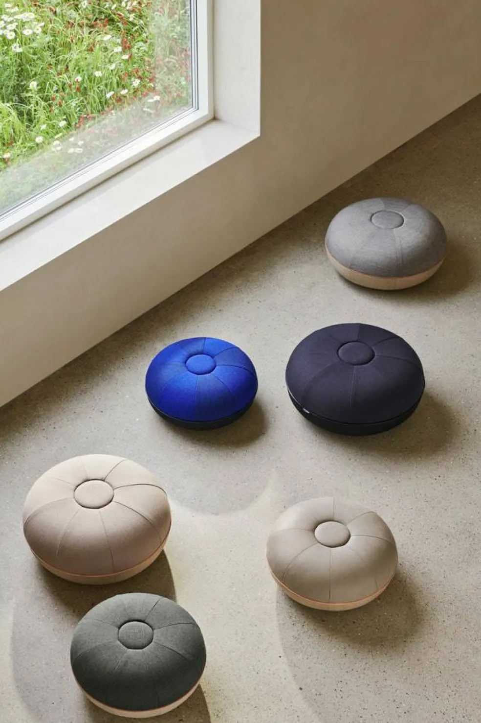 Pouf Sittpuff Small, Ovandel Läder / Ljusgrå