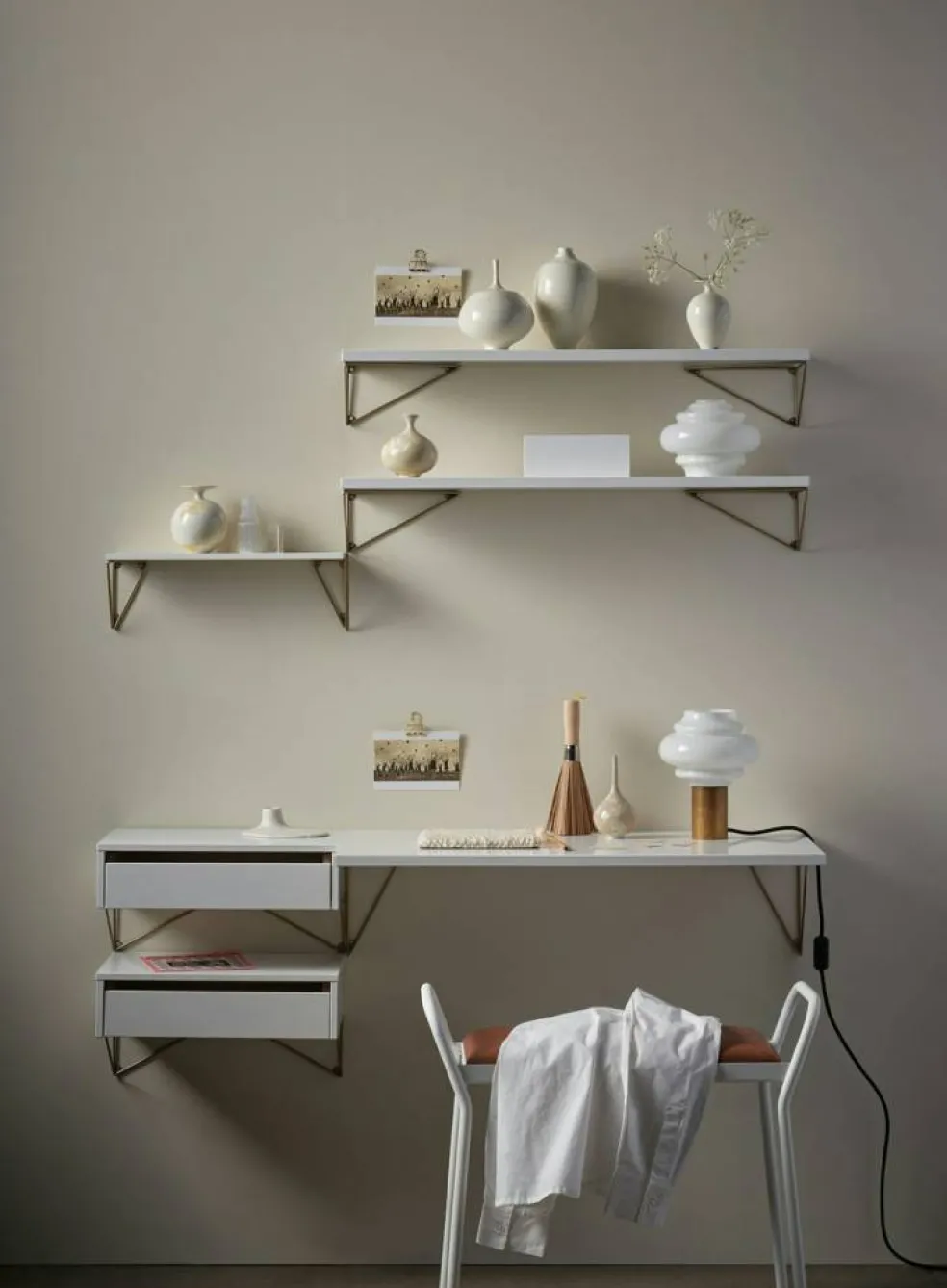 Pythagoras Skrivbord, Vit