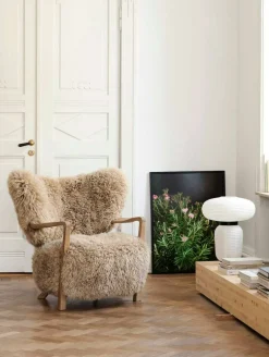 Wulff ATD2 Loungefåtölj + ATD3 Fotpall, Ek/ Sheepskin Honey